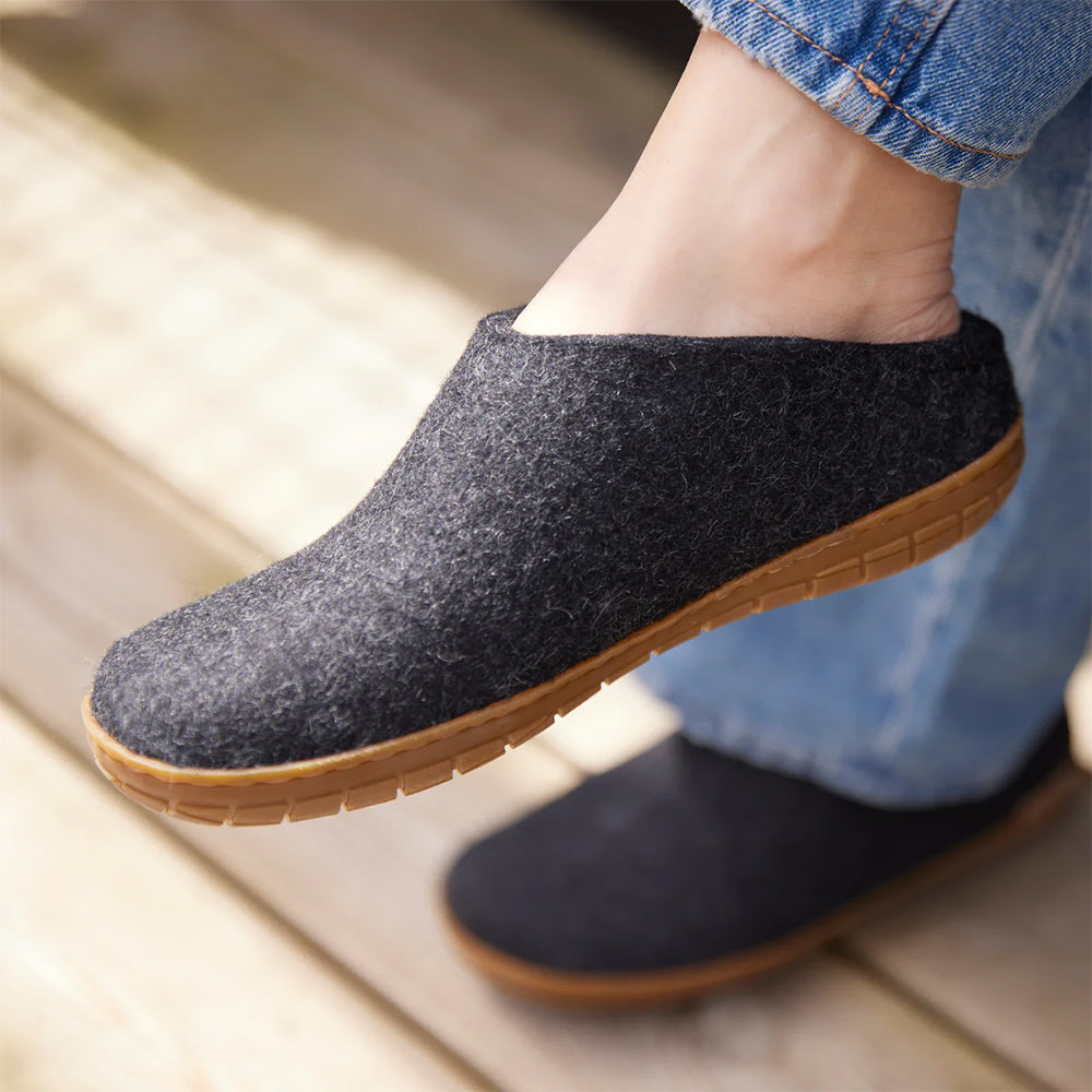 the-slip-on-unisex-shoe-with-rubber-sole-jh8vx.jpg